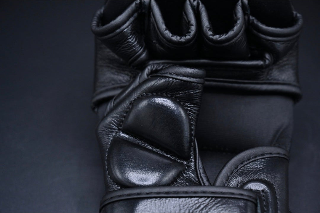 AMKA Stealth Hybrid MMA Gloves - 7oz